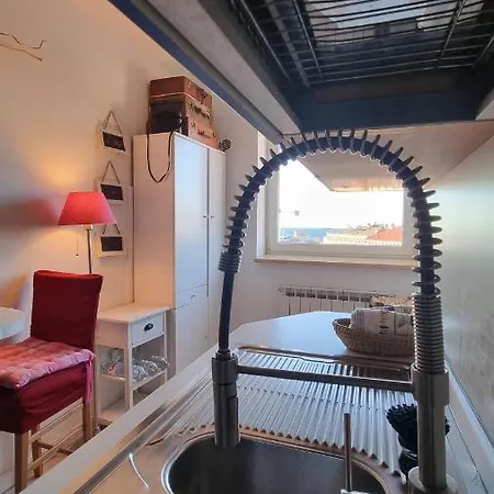 Le Petit Phare Apartment *