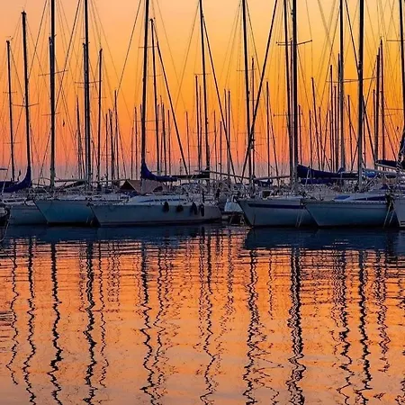 Le Petit Phare ترييستي