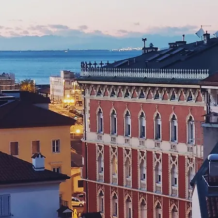 Le Petit Phare * Triest