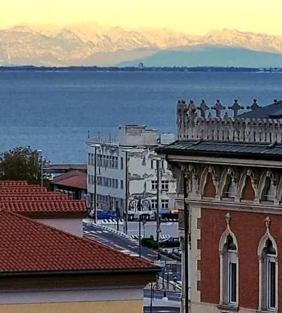 Apartment Le Petit Phare In Centro Storico Con Vista Mare Trieste