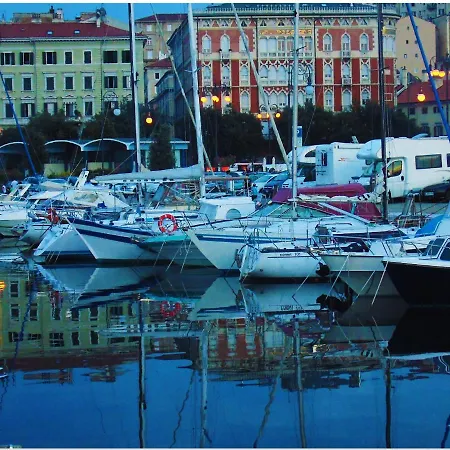 Le Petit Phare ترييستي