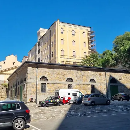 Apartment Le Petit Phare In Centro Storico Con Vista Mare Triest